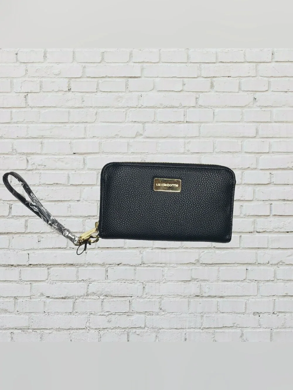 Liz Claiborne Erica Black Pebbled Zip Around Wallet Wristlet w Gold Plaque NEW